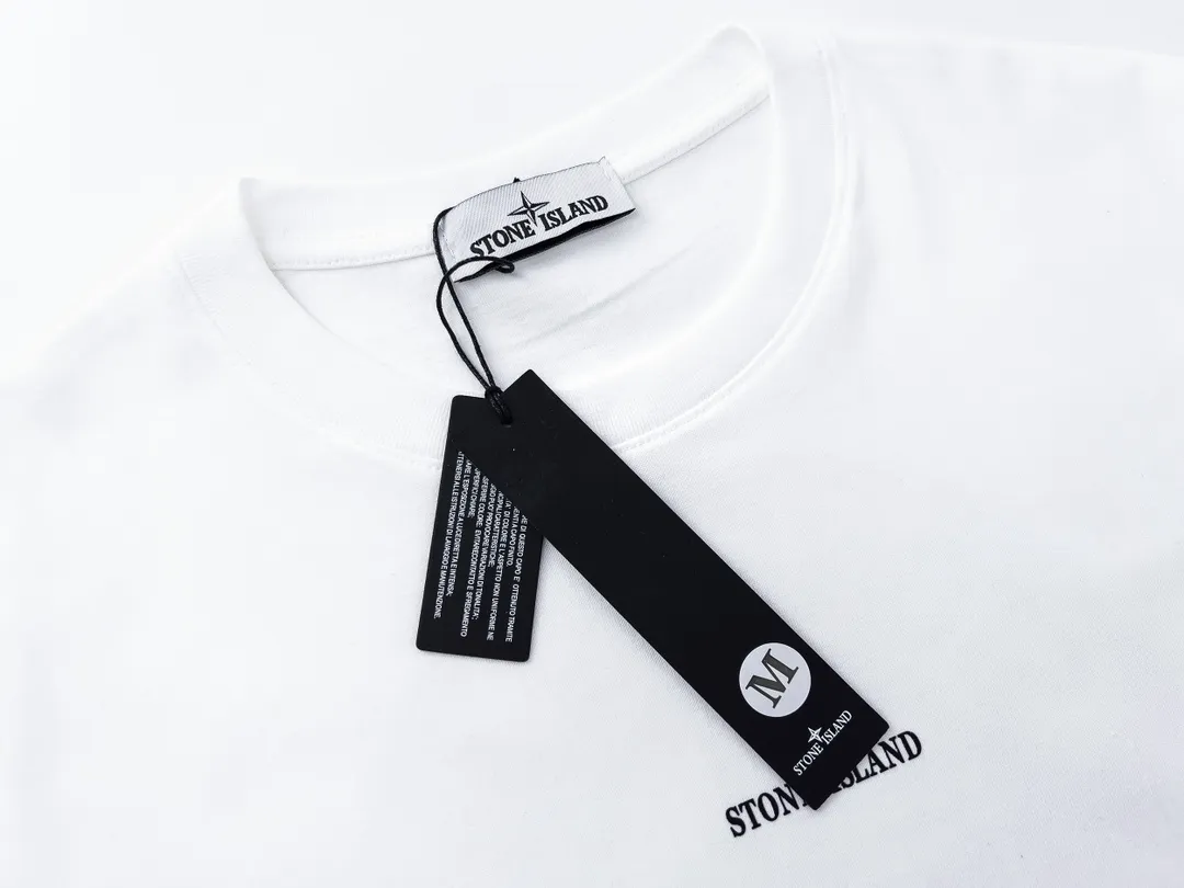 W630#P110💰 [Stone lsland/Stone Island summer new gradient compass print pattern short-sleeved T-shirt] ⚠️[Original creation with high control of details] - Made of 260 grams of combed cotton with 32-count double yarn, soft and comfortable to the touch, sweat-absorbent and breathable. - Simple, basic and versatile style, original single quality, the first choice for couples. - Made in a large factory, four needles and five threads on the shoulder, neat alignment, high quality workmanship. - Same style for men and women. Very versatile, one piece for everyone, details are clearly visible. Color: Black White Size: M L